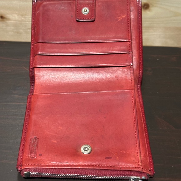 FREE wallet with a purchase of a bag. - Picture 9 of 14